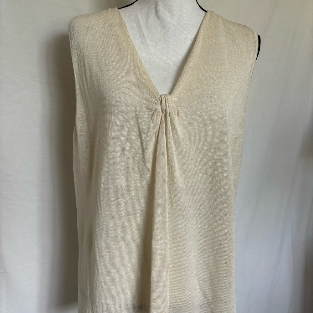 Jones New York sleeveless knit top.